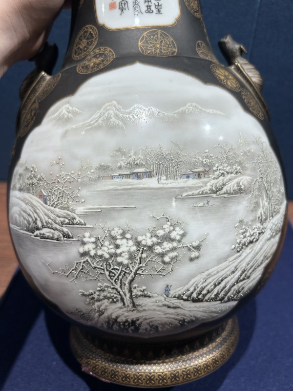 1960～70年作 粉彩雪景山水蝠耳尊 - 图6