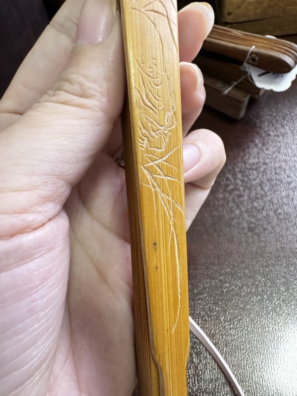 清 竹刻平湖秋月扇骨、花卉纹扇骨 - 图6