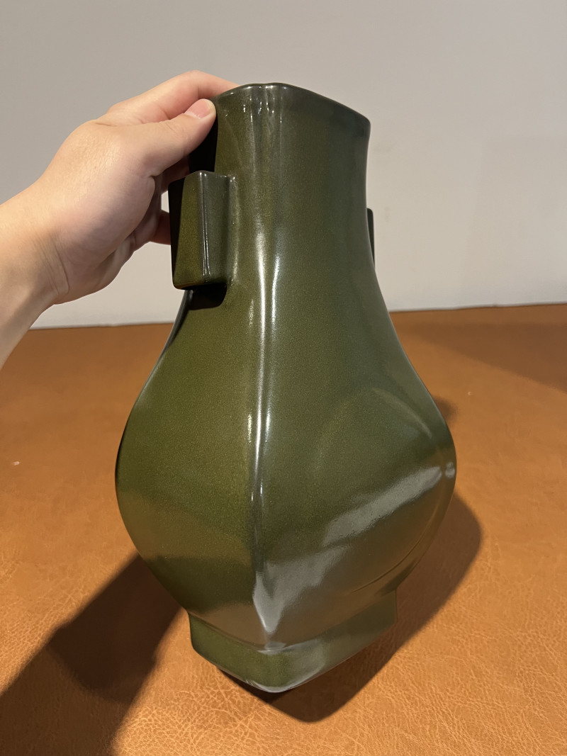 清乾隆 茶叶末釉贯耳瓶 - 图3
