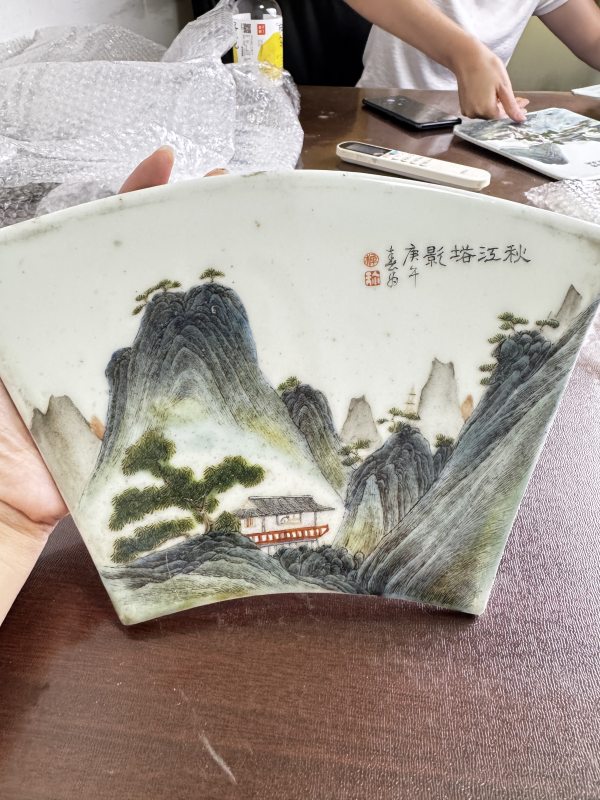 清 粉彩“秋江塔影”瓷板、“春风得意”瓷板、“秋江晚渡”瓷板 - 图3