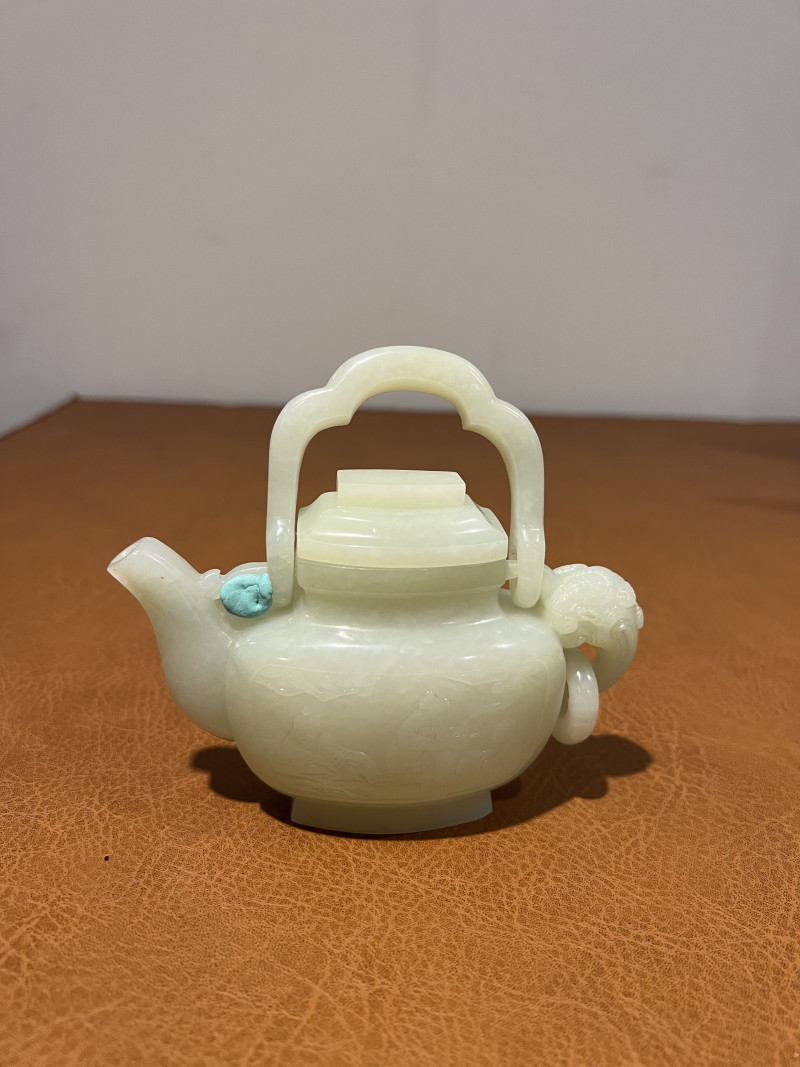 清 白玉开光人物提梁壶 - 图2