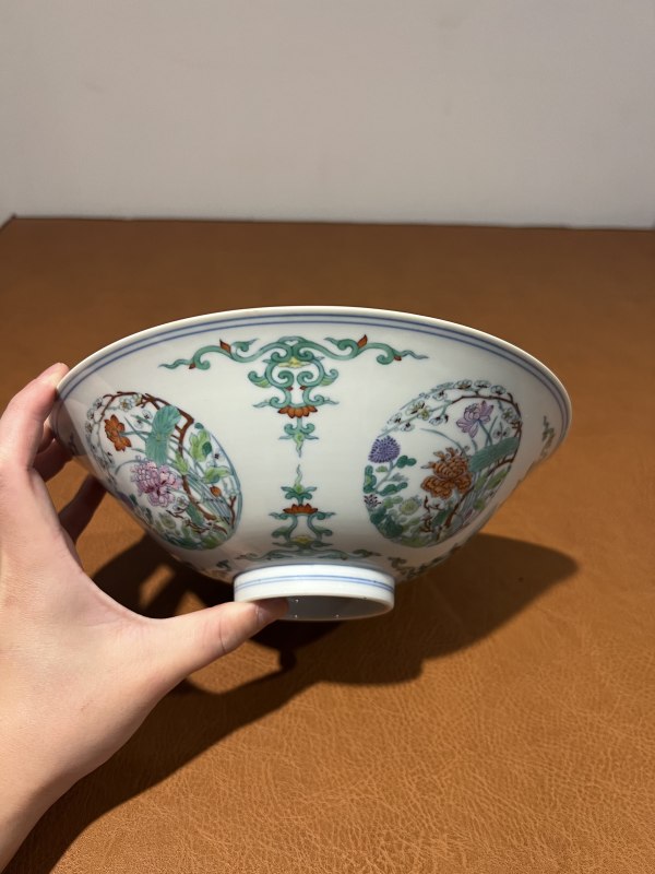 清雍正 斗彩开光四季花卉团蝶纹斗笠碗 - 图5