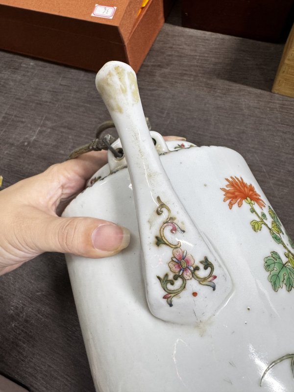 清 粉彩花卉纹提梁壶 - 图11