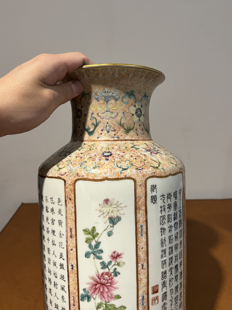 清乾隆 洋彩轧道开光四季花卉御题诗文灯笼尊 - 图9