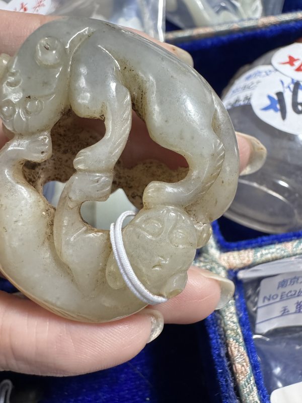 清 玉双獾、玉螭龙纹坠 - 图6