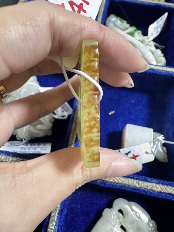 清 黄玉莲荷纹牌 - 图7