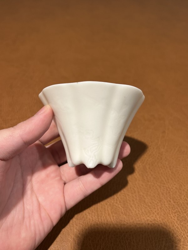 十七世纪 德化暗刻兰花杯 - 图2