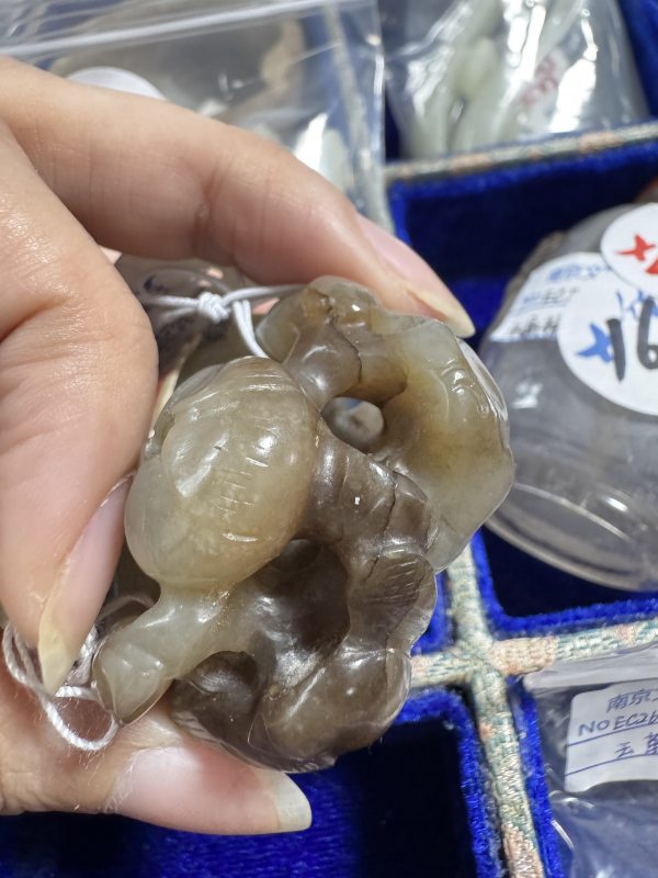 清 玉雕莲荷纹水呈 - 图9