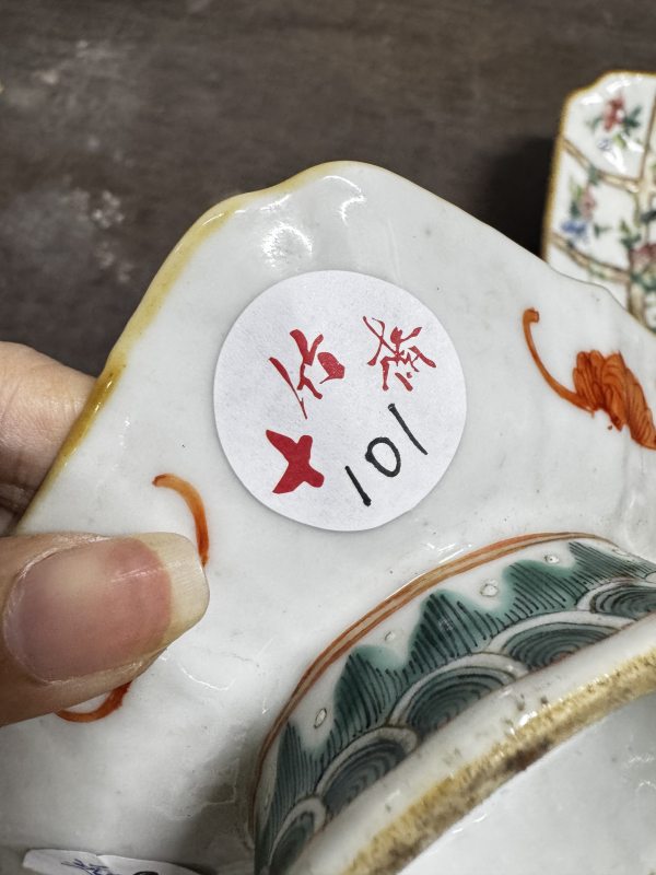清 粉彩草虫纹高足碟、矾红福寿纹高足碟 - 图2