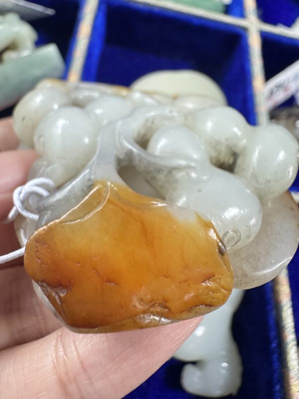 清 玉带皮松鼠葡萄 - 图7
