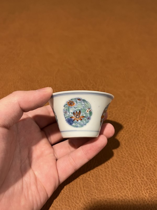 清雍正 斗彩团花纹马蹄杯 - 图4