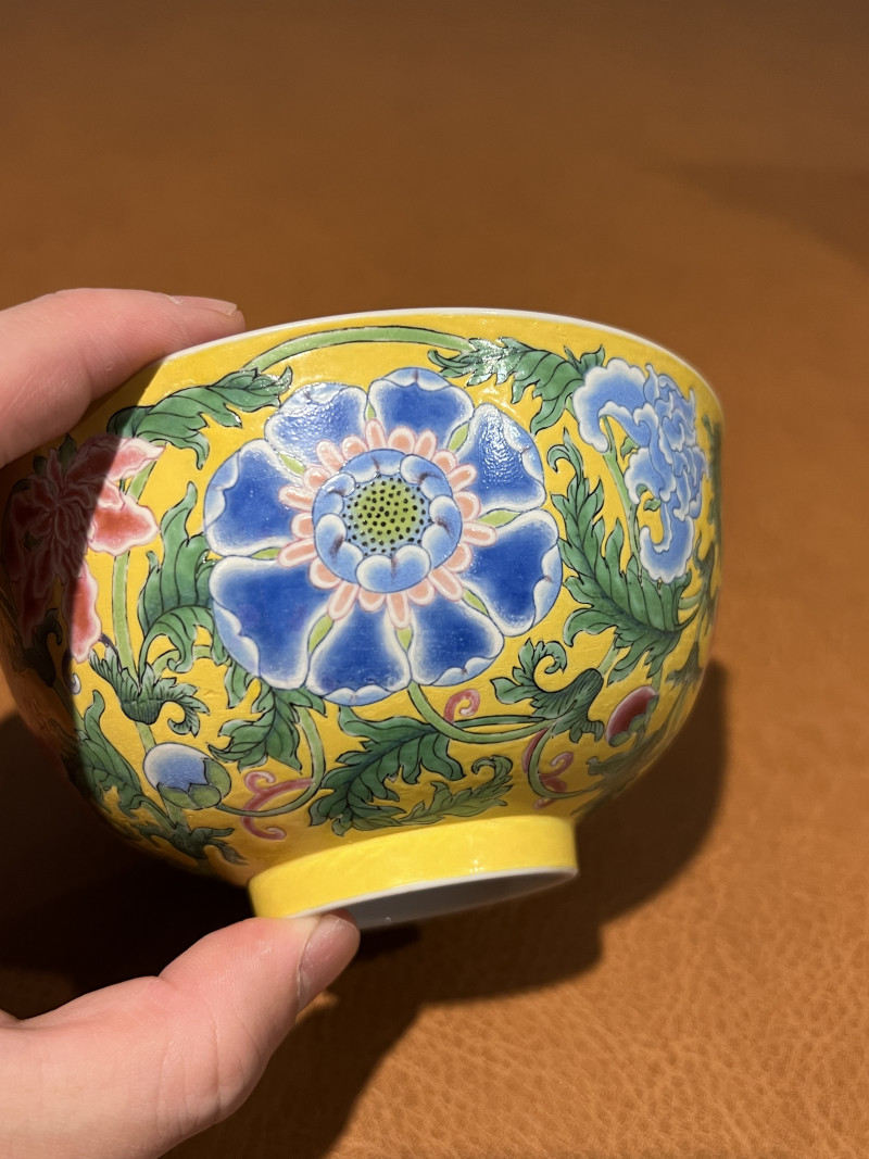 清康熙 御制黄地珐琅彩缠枝花卉纹盌 - 图5