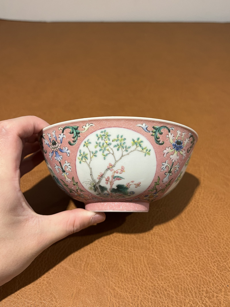 清道光 粉地洋彩轧道开光丹桂飘香纹节令膳碗 - 图3