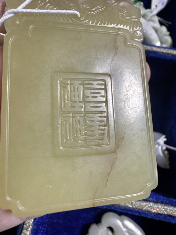 清 黄玉莲荷纹牌 - 图9