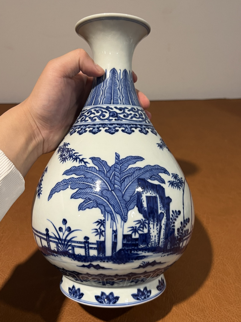 清乾隆 青花洞石芭蕉纹玉壶春瓶 - 图14