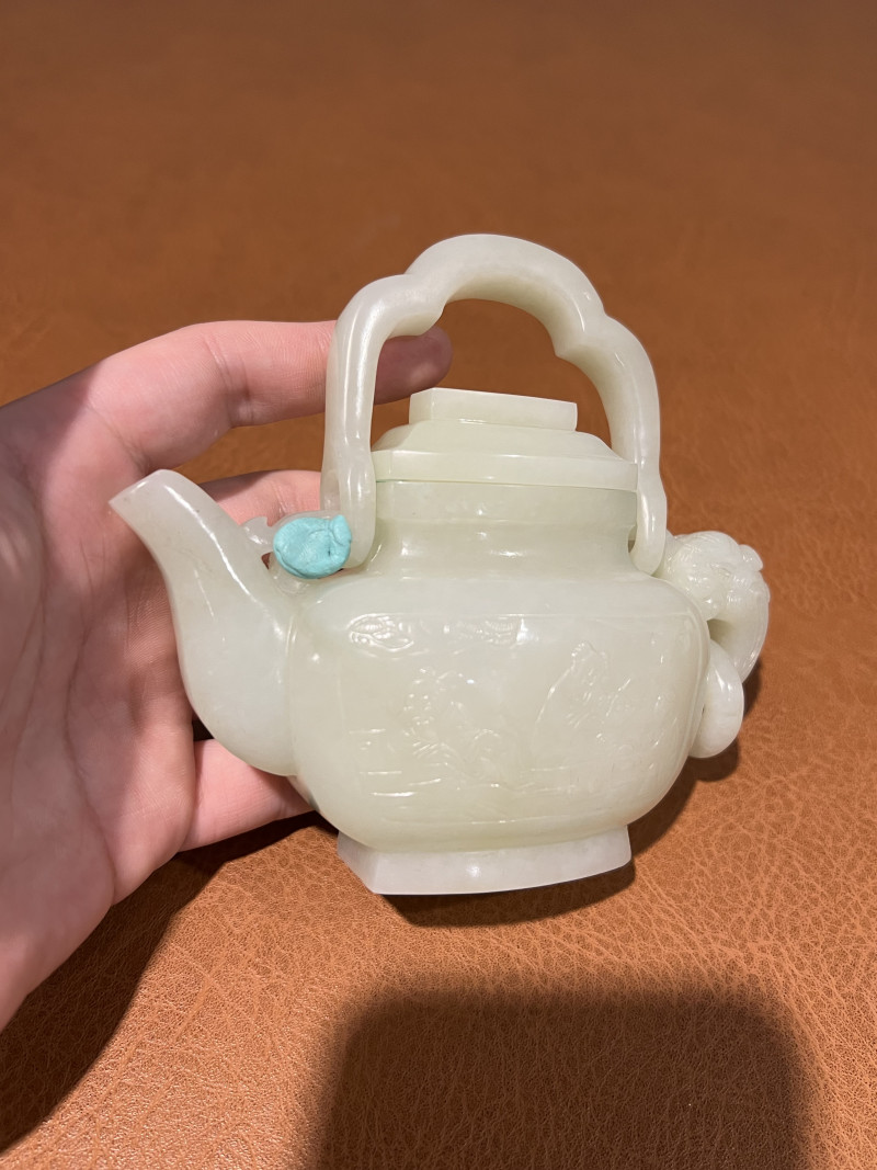 清 白玉开光人物提梁壶 - 图4