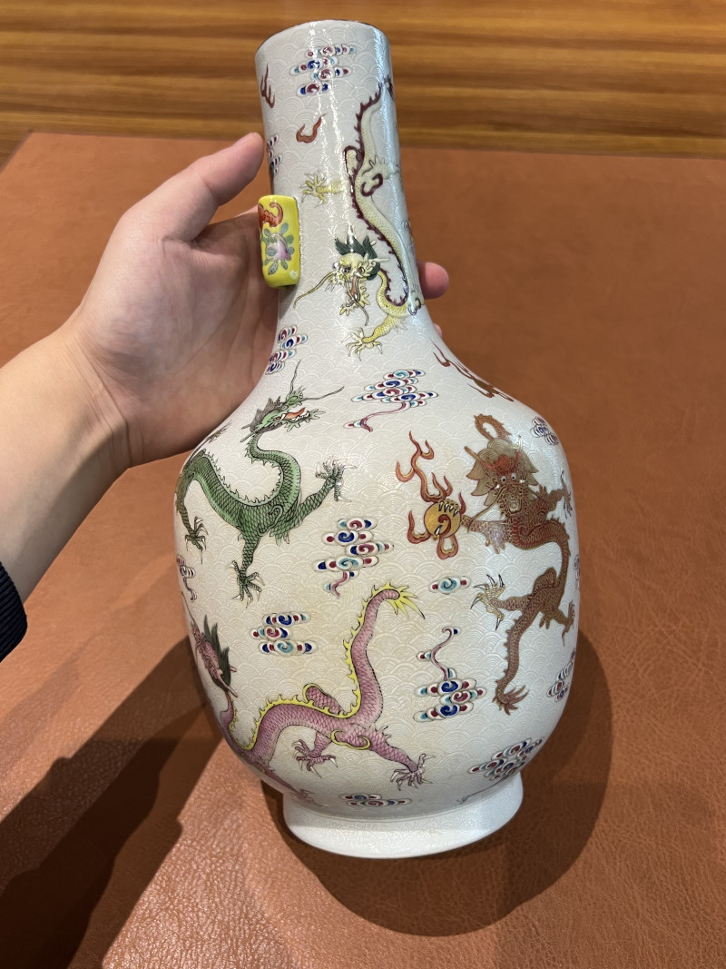 清咸丰 粉彩轧道龙纹双耳瓶 - 图7