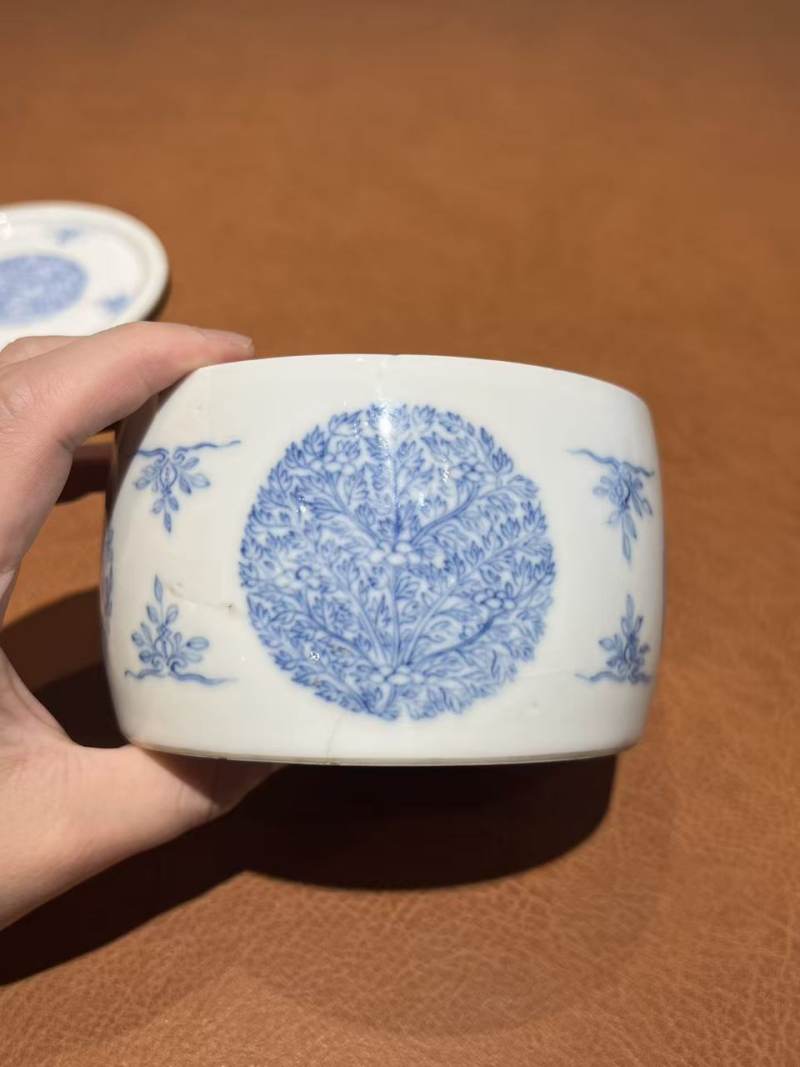 清雍正 青花团花纹蟋蟀罐 - 图3