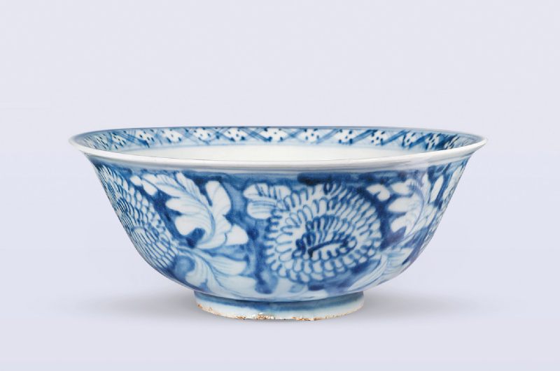 明 青花菊花纹折沿碗