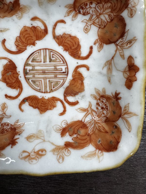 清 粉彩草虫纹高足碟、矾红福寿纹高足碟 - 图5