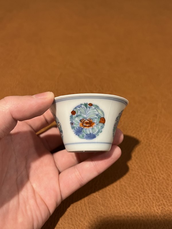 清雍正 斗彩团花纹马蹄杯 - 图6