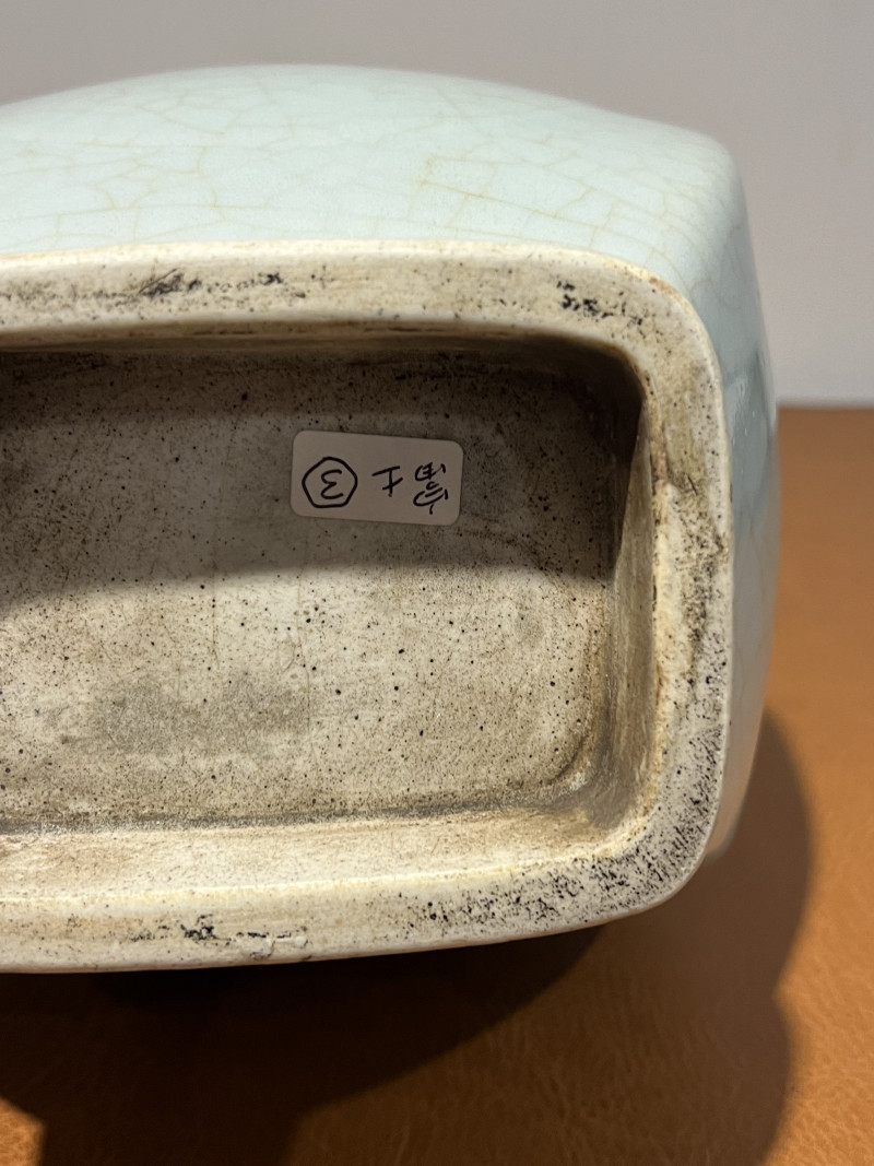 清同治 仿官釉贯耳瓶 - 图10
