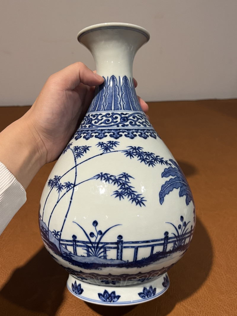清乾隆 青花洞石芭蕉纹玉壶春瓶 - 图15