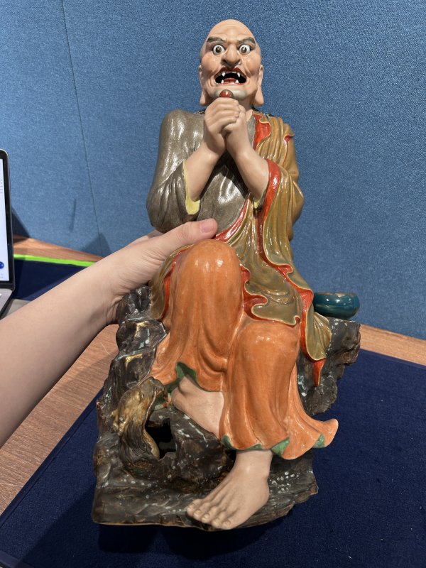 民国 曾龙升粉彩降龙罗汉瓷塑 - 图2