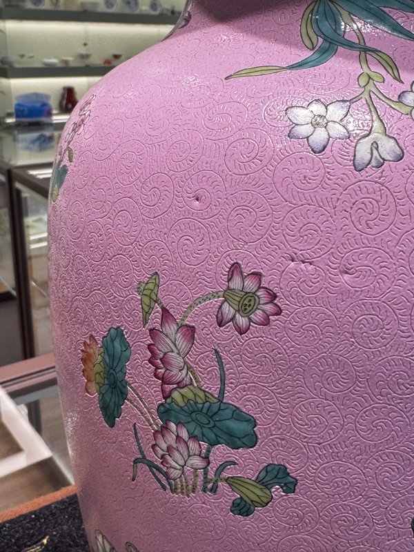 清 胭脂红轧道花卉纹瓶 - 图4