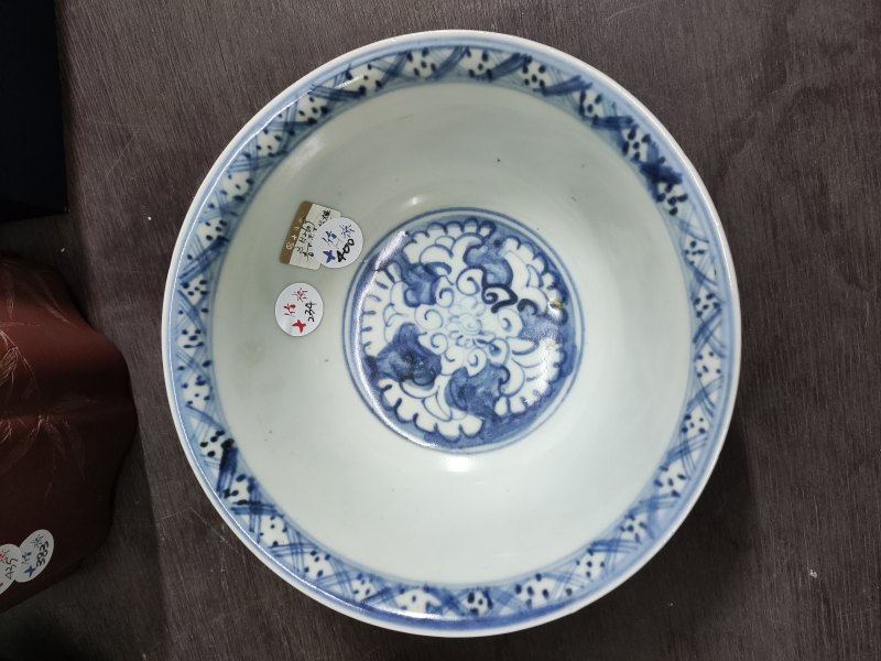 明 青花菊花纹折沿碗 - 图2