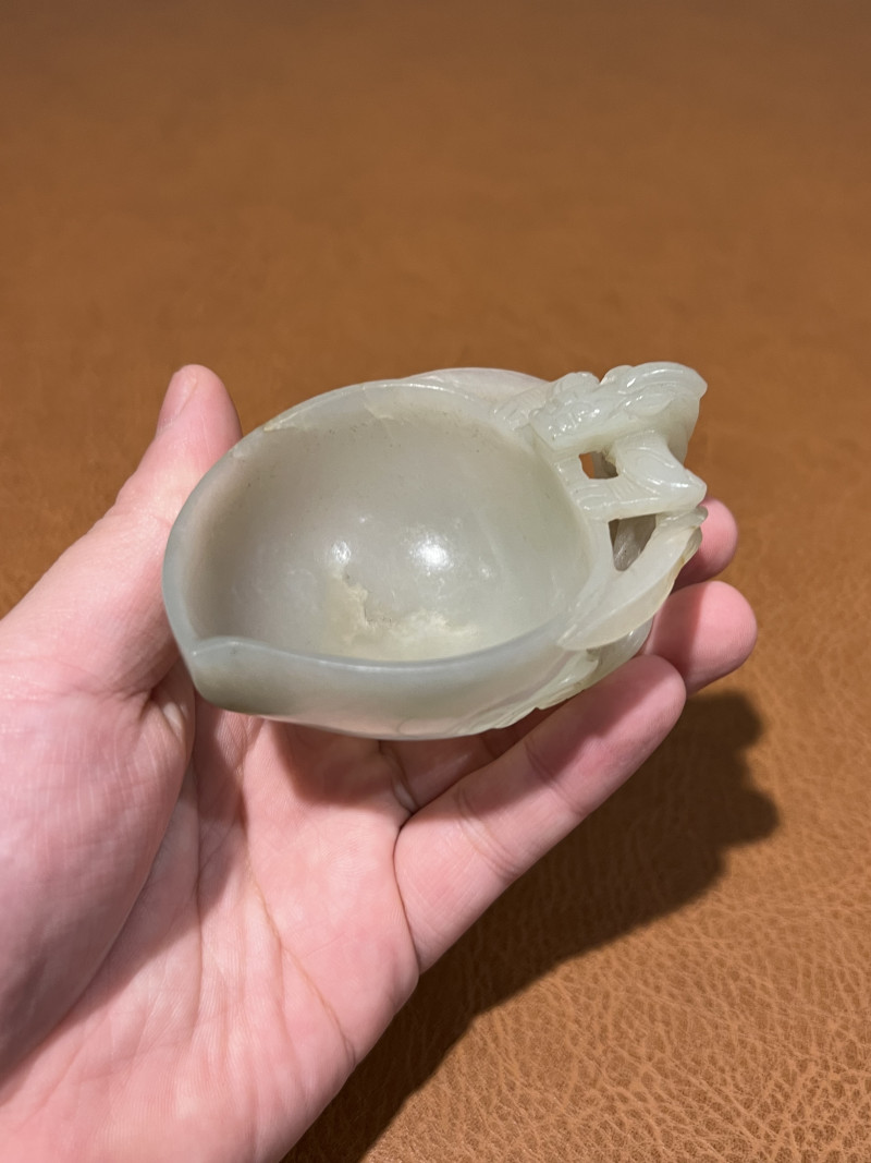 明 白玉螭龙耳桃形杯 - 图4