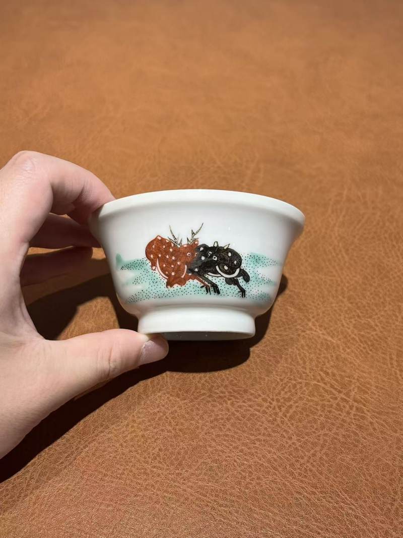 清雍正 粉彩鹿纹杯 - 图2