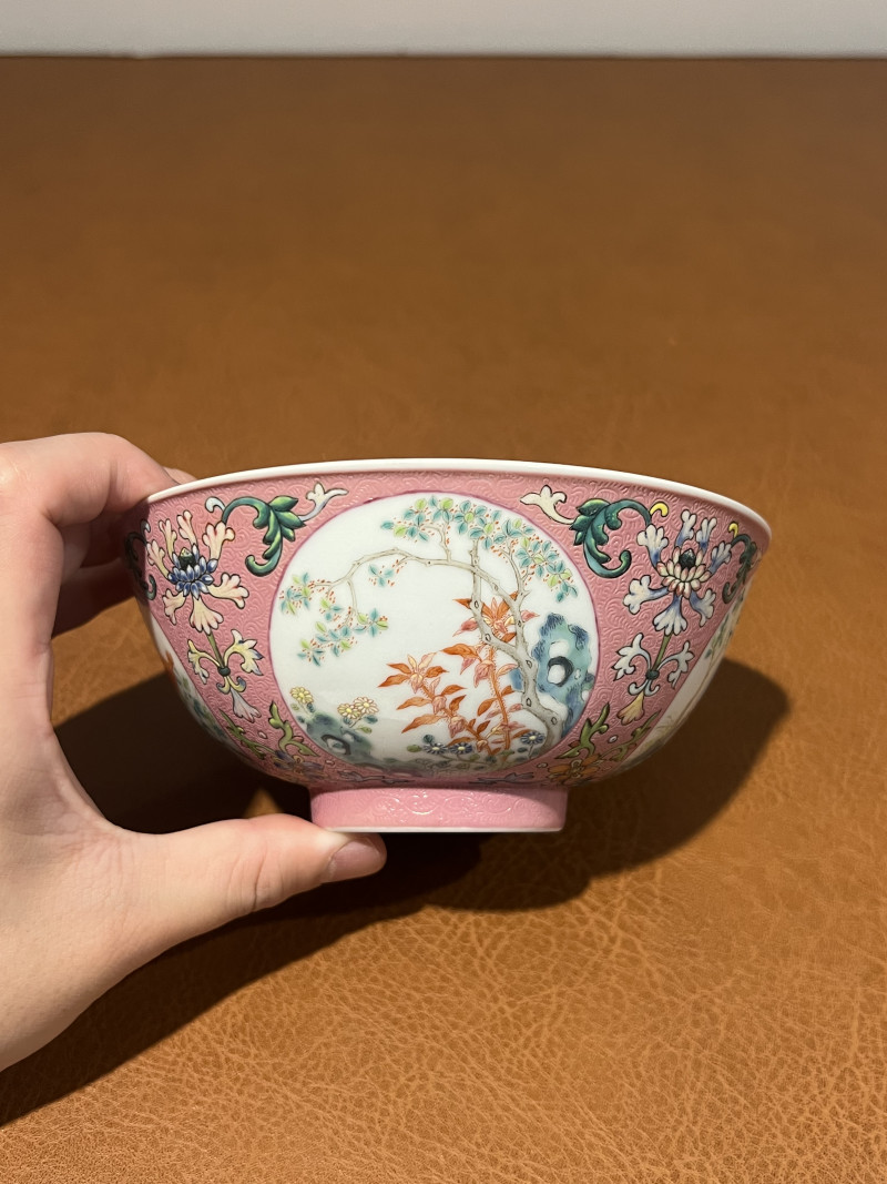 清道光 粉地洋彩轧道开光丹桂飘香纹节令膳碗 - 图3