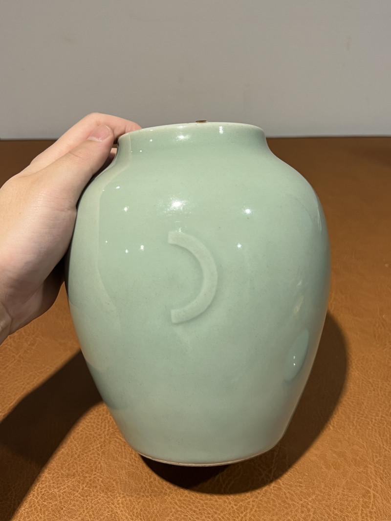 清乾隆 豆青釉月牙纹盖罐 - 图5