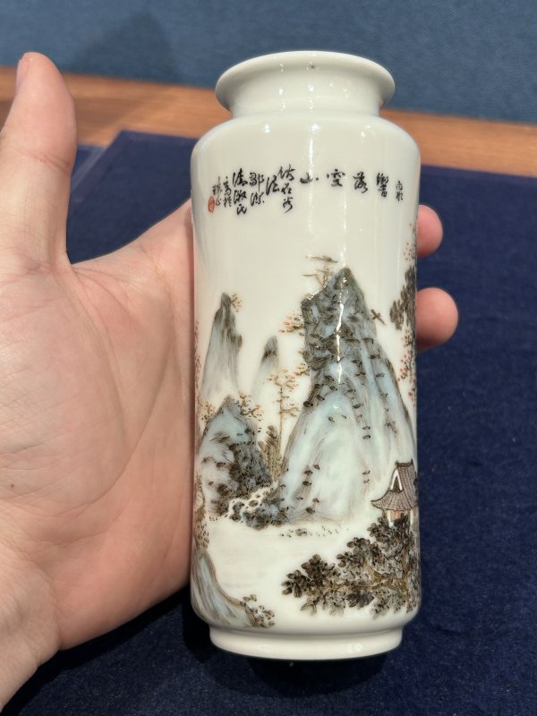 民国 邹岭粉彩泉响落空山图瓶 - 图2