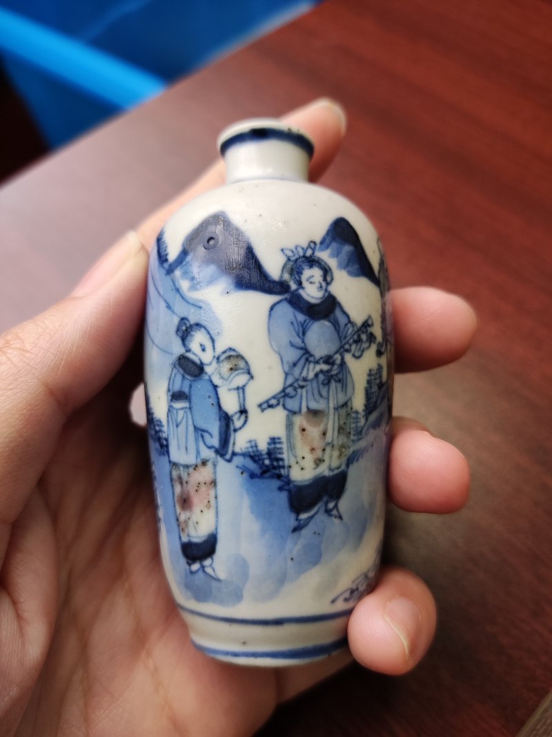 清 青花釉里红人物故事纹烟壶 - 图6