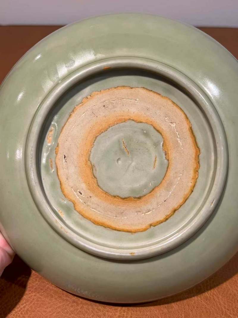 明早期 龙泉刻花花卉纹盘 - 图4
