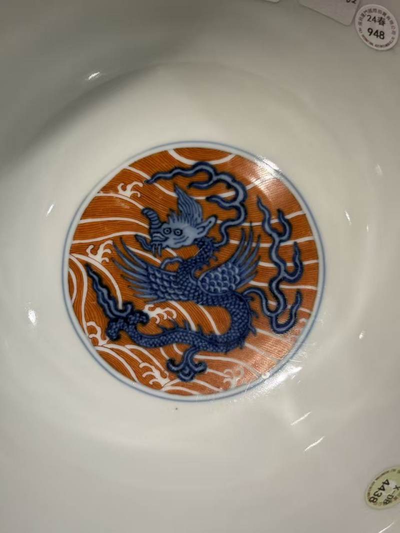 清乾隆 青花矾红海兽纹大碗 - 图8