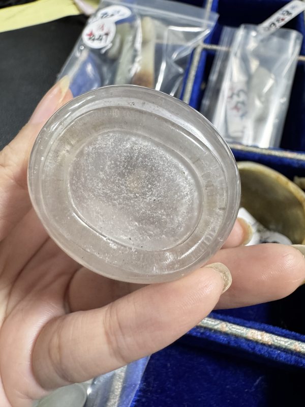 清 水晶双辅首耳烟壶 - 图6