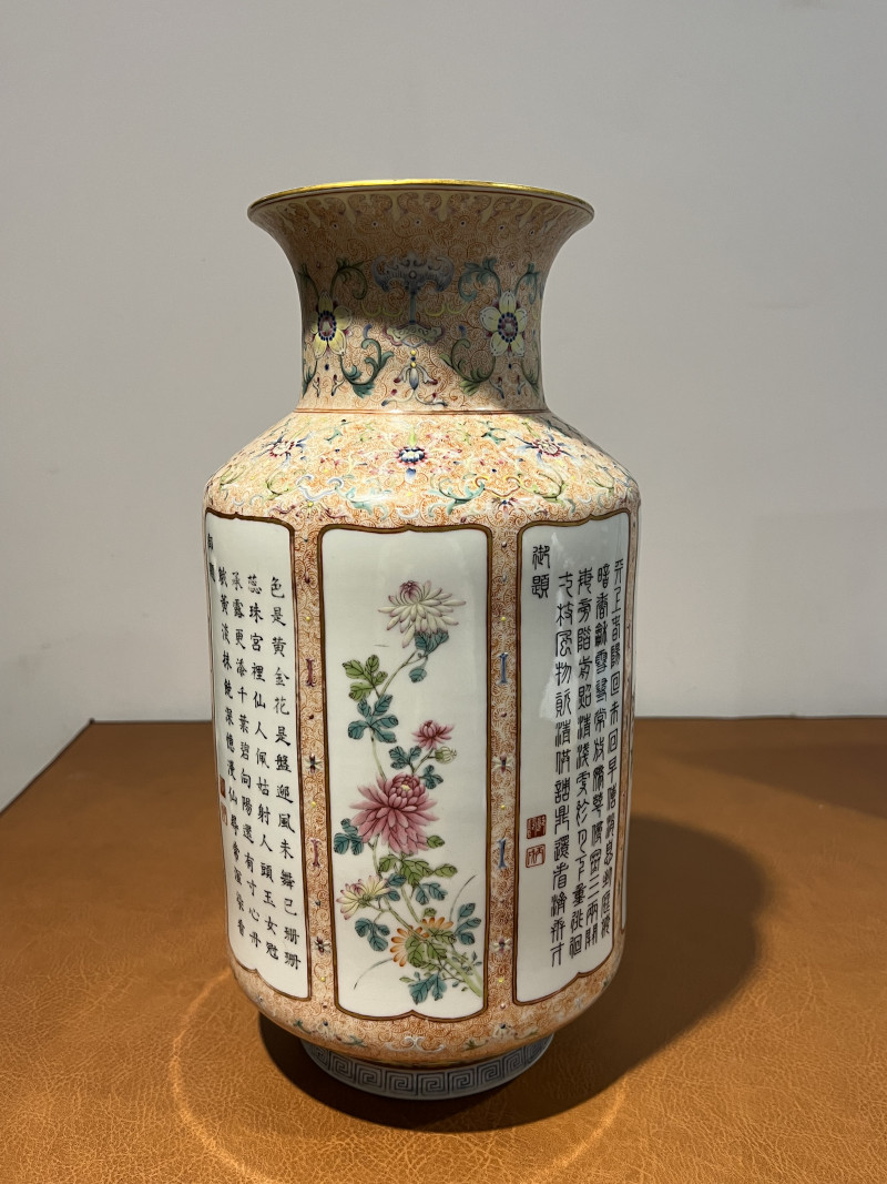清乾隆 洋彩轧道开光四季花卉御题诗文灯笼尊 - 图3