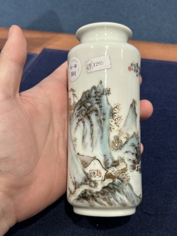 民国 邹岭粉彩泉响落空山图瓶 - 图3