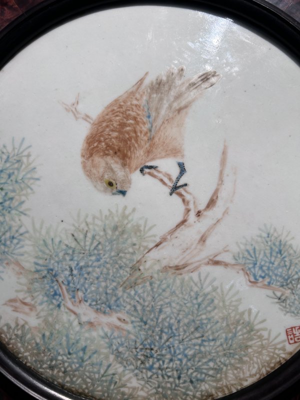晚清 金品卿浅绛英雄独立图座屏 - 图6