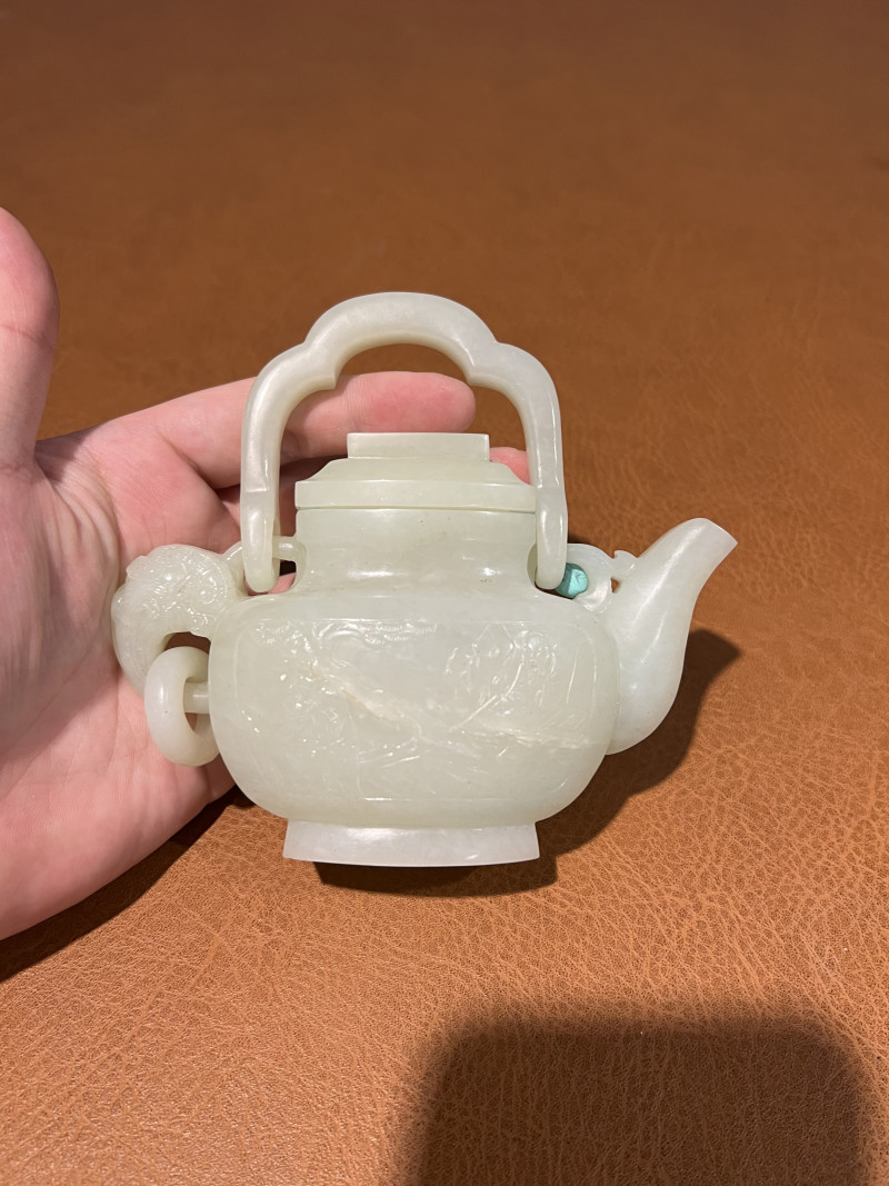 清 白玉开光人物提梁壶 - 图6