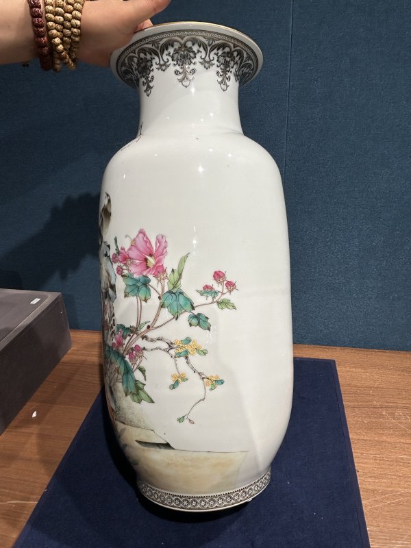 1960年作 黄金山粉彩花鸟图冬瓜瓶 - 图3