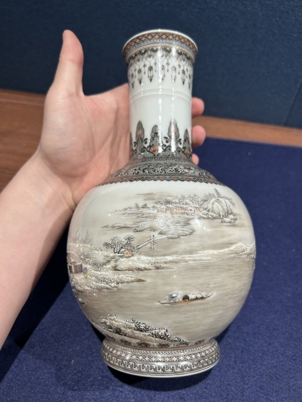 1950年作 粉彩雪景图瓶 - 图6