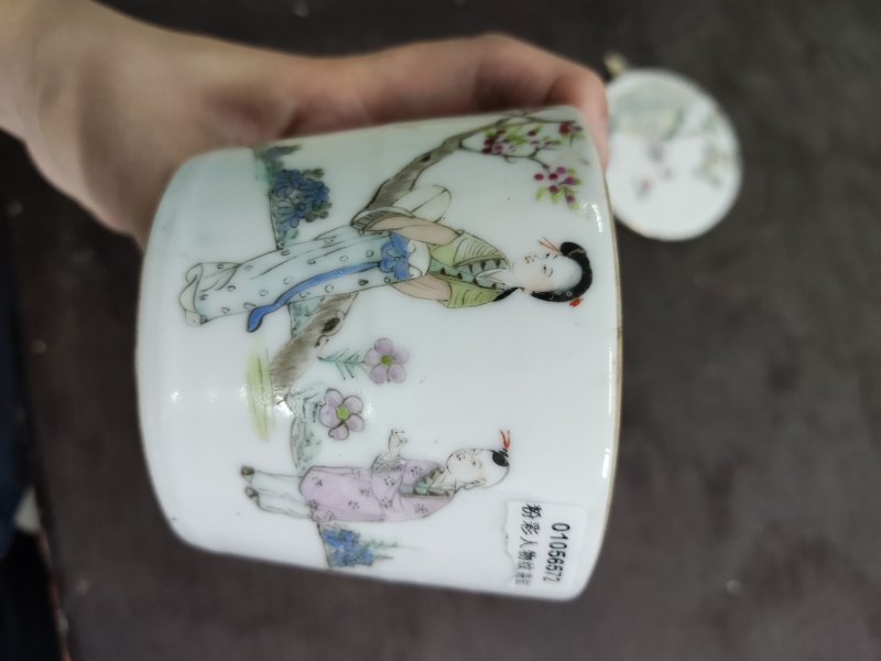 清 罗仲林款粉彩桃花美人盖缸 - 图4