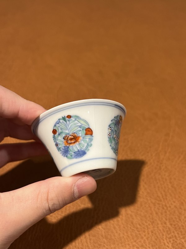 清雍正 斗彩团花纹马蹄杯 - 图8