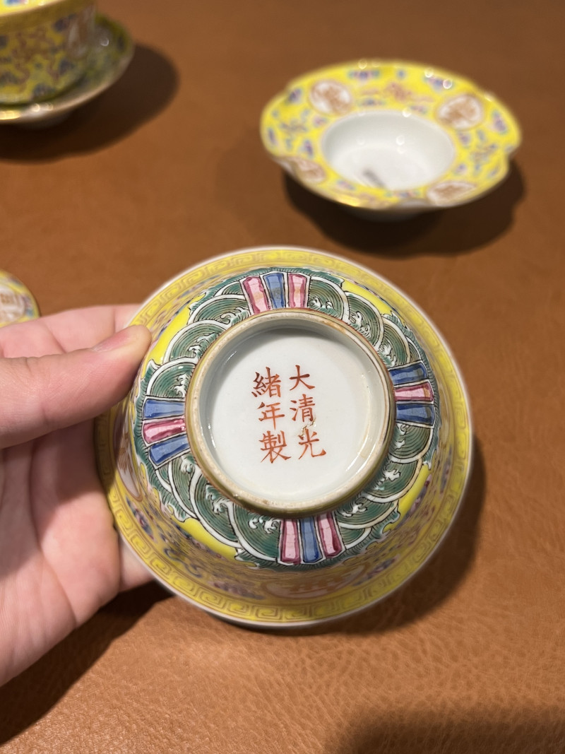 清光绪 黄地粉彩万寿无疆盖碗（一对） - 图5