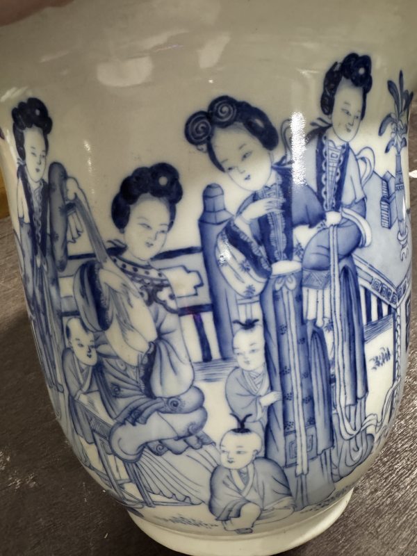 清 青花仕女纹花盆 - 图5