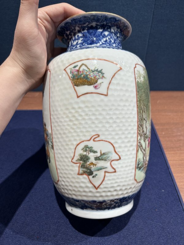 民国 王锡良粉彩开光虎溪三笑 三顾茅庐图瓶 - 图4
